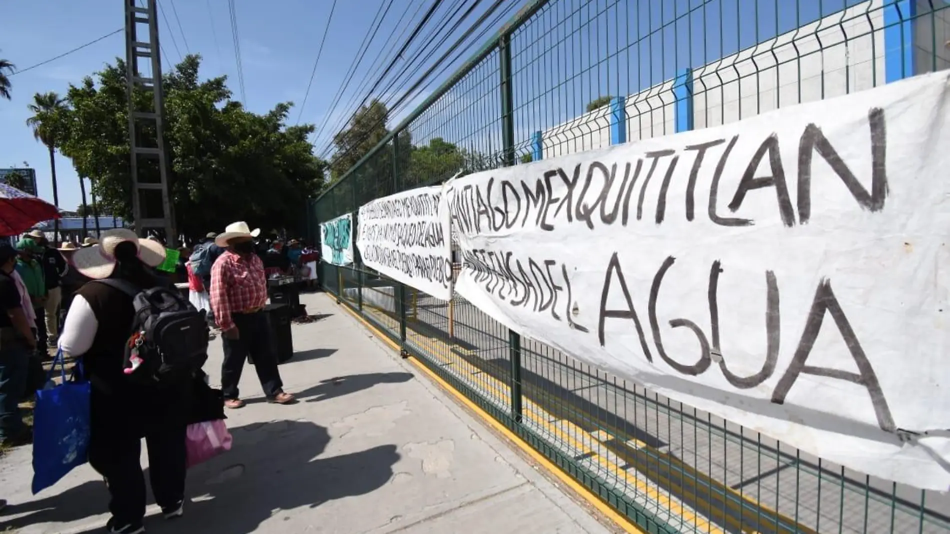 manifestantes CEA-MC